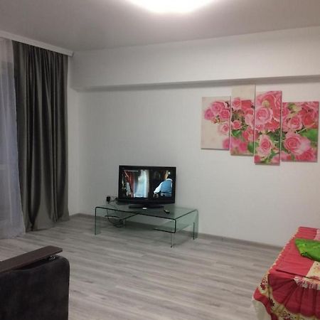 Квартира Юбилейный Almaty Esterno foto
